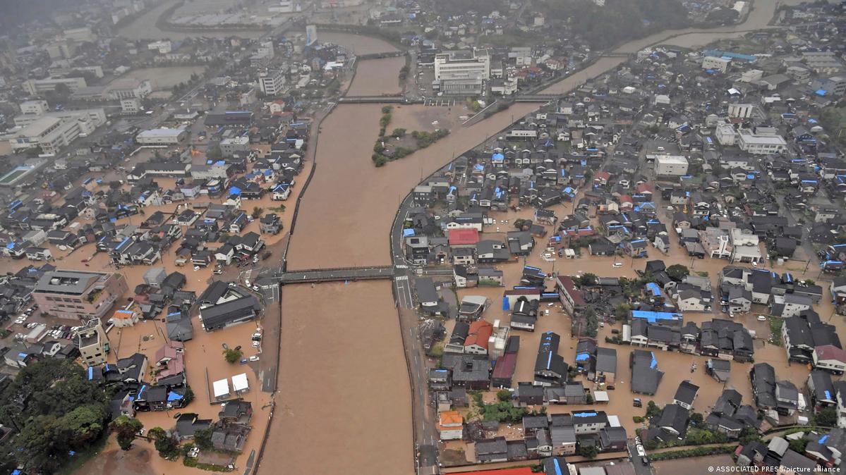 Floods, landslides ravage central Japan after heavy rains – DW