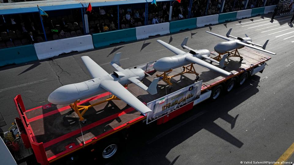 پهیادهای ایران در یک رژه نظامی در تهران، عکس از آرشیو