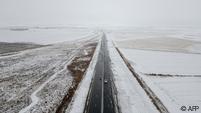 South Africa: Heavy snowfall forces road closures – DW – 09/21/2024