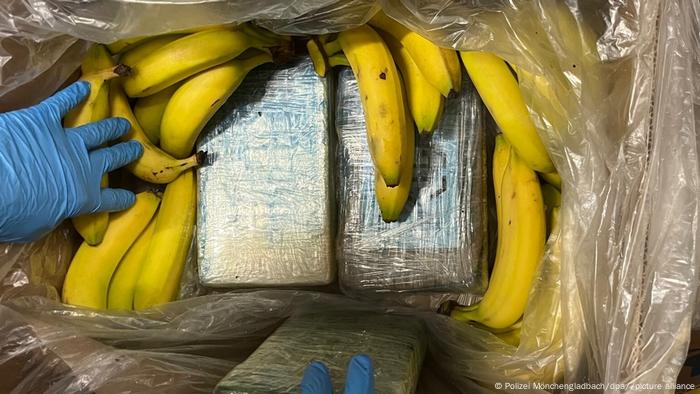 Supermercado alemão encontra 95 kg de cocaína em caixas de banana