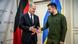 Канцлер Німеччини Олаф Шольц (ліворуч) і президент України Володимир Зеленський (праворуч) подають один одному руки для привітання у Нью-Йорку, фото 23 вересня 2024 року Канцлер Німеччини Олаф Шольц (ліворуч) і президент України Володимир Зеленський (праворуч) подають один одному руки для привітання у Нью-Йорку, фото 23 вересня 2024 року