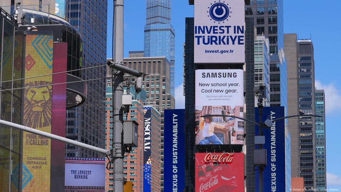 New York | Werbetafeln am Times Square - Investieren Sie in der Türkei