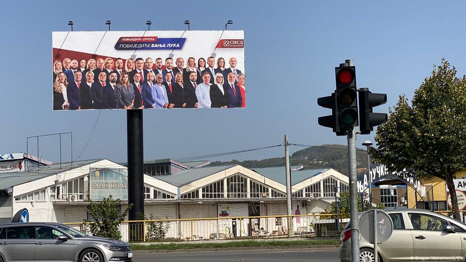 Ulica u Banjaluci s izbornim plakatom kandidata SNSD