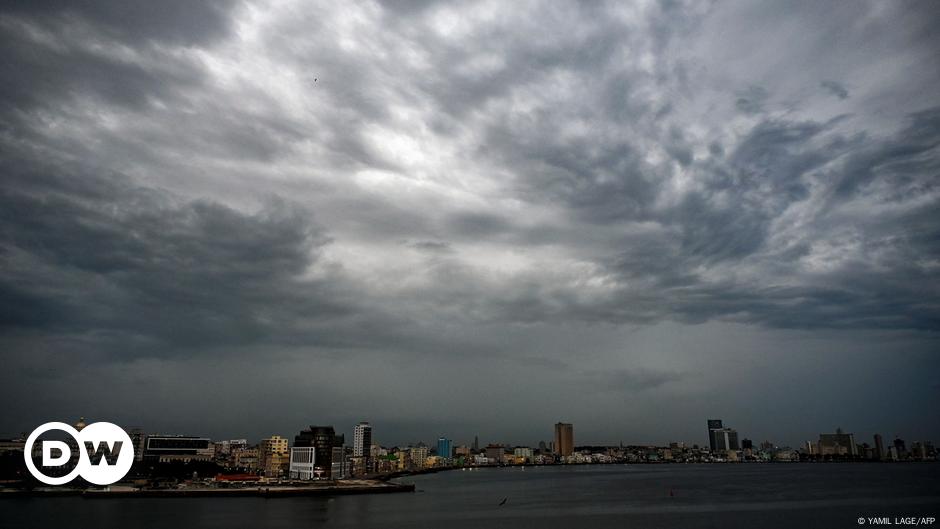 Tropical Storm Helene grows into hurricane, nears Florida