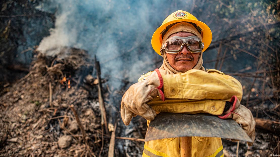 Brigadista na Floresta Nacional de Jacundá, em Rondônia