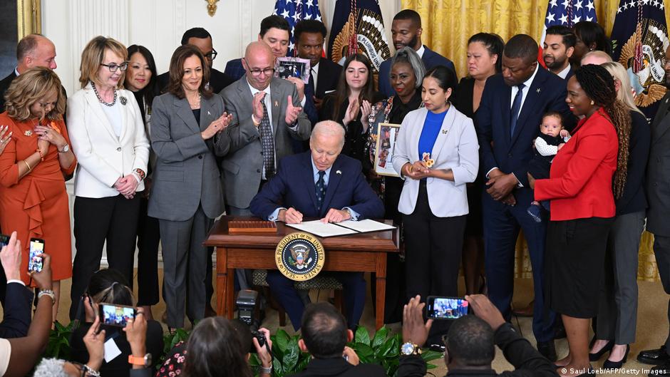 Joe Sign Joe Biden signs order to curb new gun technologies