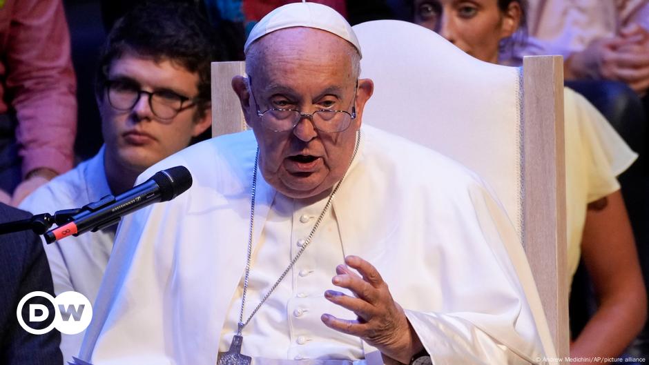 Pope Francis promises 'help' to Belgian sex abuse victims