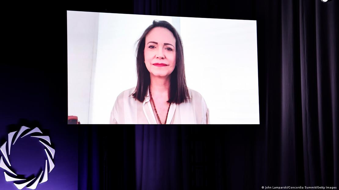 María Corina Machado habla por videoconferencia al recibir el Premio Vaclav Havel de Derechos Humanos otorgado por la Asamblea Parlamentaria del Consejo Europeo, en 2024.