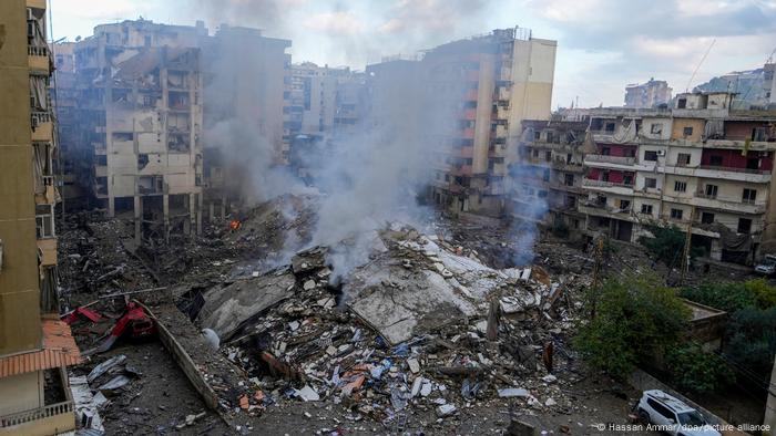 Destruição após bombardeio ao sul de Beirute: dois adolescentes brasileiros morreram em ataques israelenses