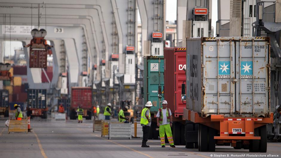US dockworkers' strike paralyzes shipping, threatens economy