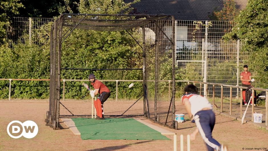 Cricket helps Afghan refugees feel at home in Hamburg – DW – 10/02/2024