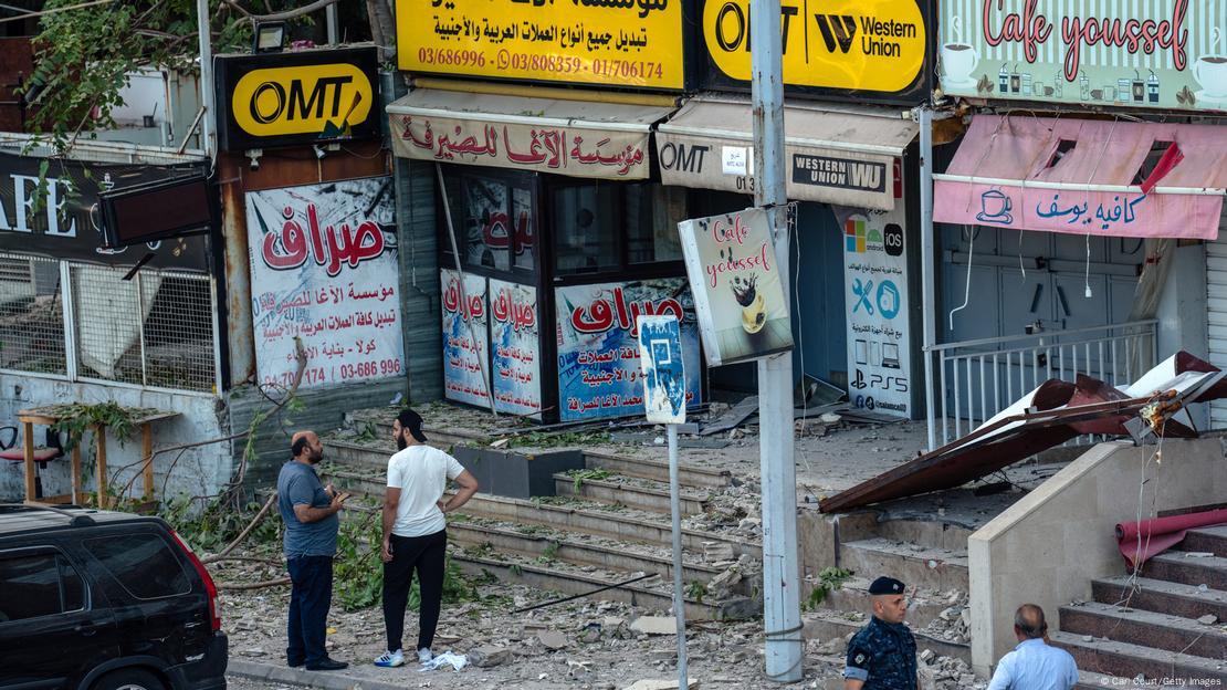 Líbano I Beirut - Escombros tras un ataque aéreo israelí en un bloque de apartamentos.