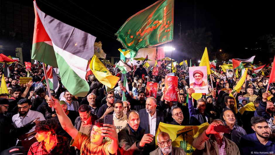 Slavlje na ulicama Teherana nakon objave iranskog raketnog napada na Izrael