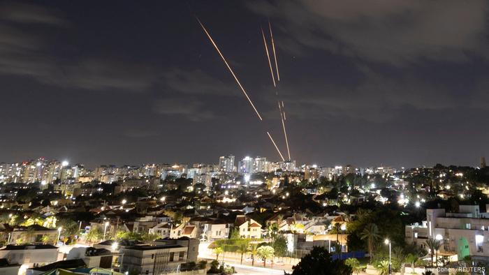 Irã ataca Israel com mísseis em meio à escalada de tensão no Oriente Médio