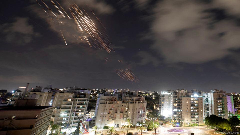 Misiles iraníes sobre el cielo israelí.