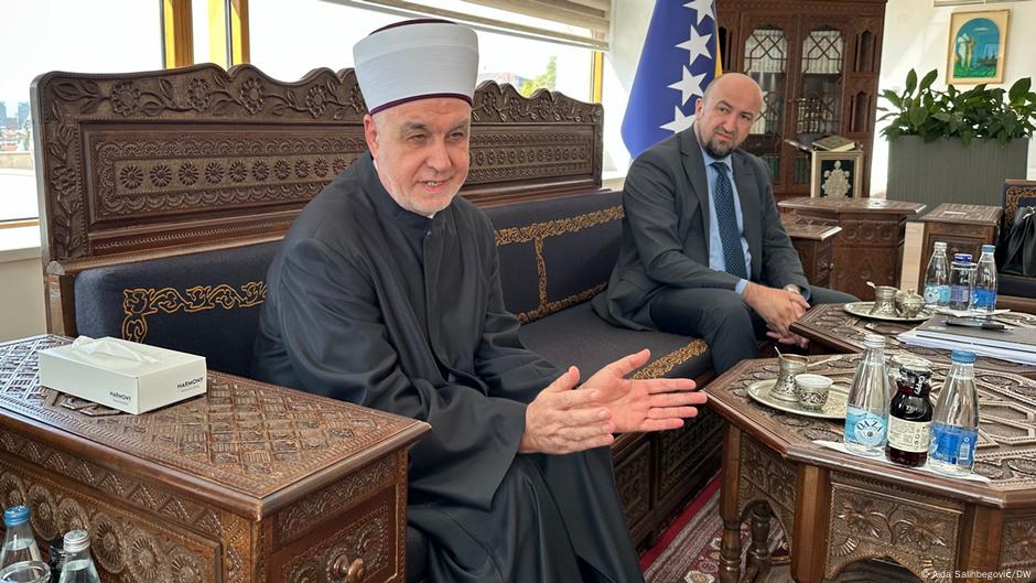 Reisul-ulema Husein-ef. Kavazović i njegov savetnik Muhamed Jusić u sedištu rijaseta Islamske zajednice u Sarajevu