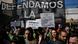 Foto de archivo de personas que protestan en Buenos Aires Foto de archivo de personas que protestan en Buenos Aires