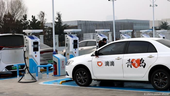 China processa UE na OMC por nova taxa sobre veículos elétricos