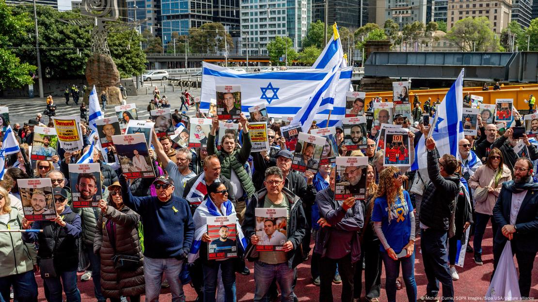 Manifestación en Melbourne en conmemoración de las víctimas del ataque perpetrado por la organización radical palestina Hamás 