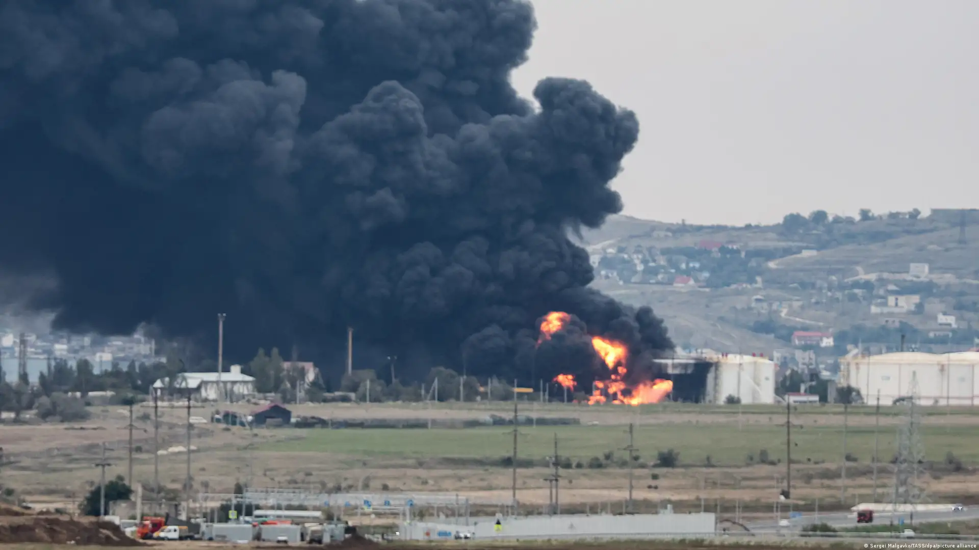 Evacúan a más de mil personas por incendio en Crimea – DW – 08/10/2024