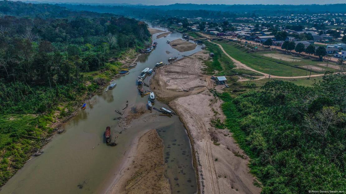 Despite extreme and ongoing drought, Brazil also has ambitions to expand fossil fuel productionImage: Pedro Devani/Secom Acre