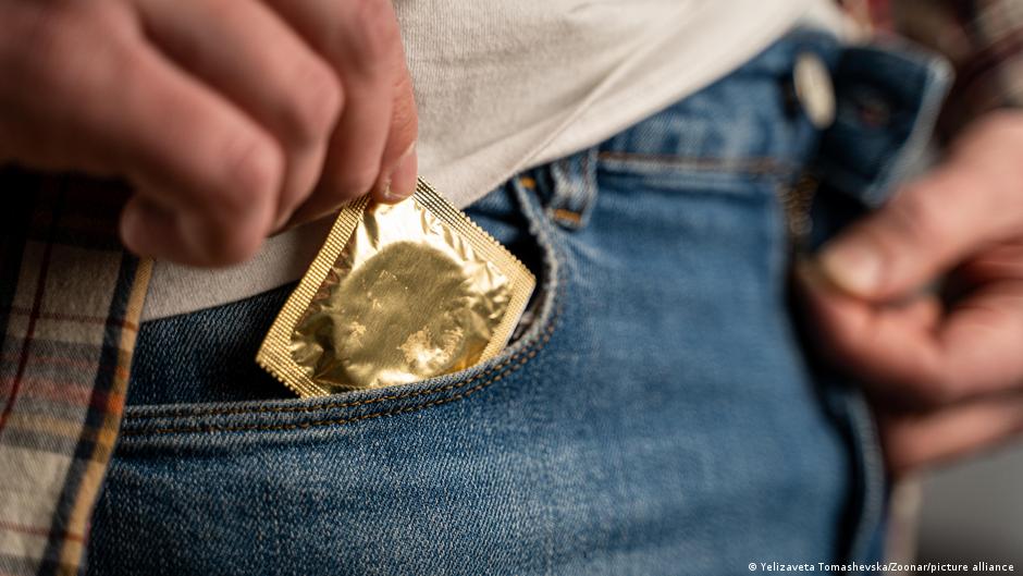 ወጣቶች በስንት ዓመታቸው የእርግዝና መከላከያ መግዛት ቢፈቀድላቸው ጥሩ ነው?