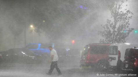 Hurricane Milton makes landfall on Florida's west coast – DW – 10/10/2024