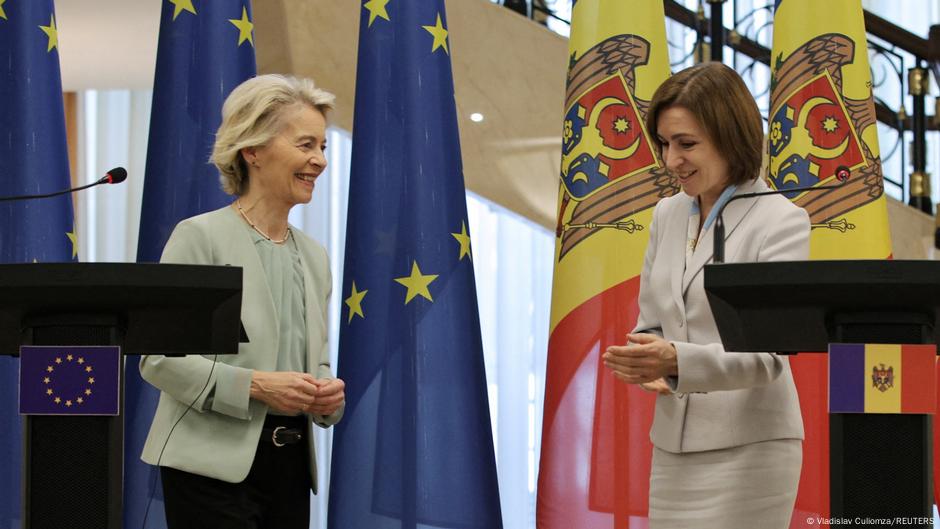 Predsednica Evropske komisije Ursula fon der Lajen (levo) s predsednicom Moldavije Majom Sandu 10. oktobra 2024. u Kišinjevu