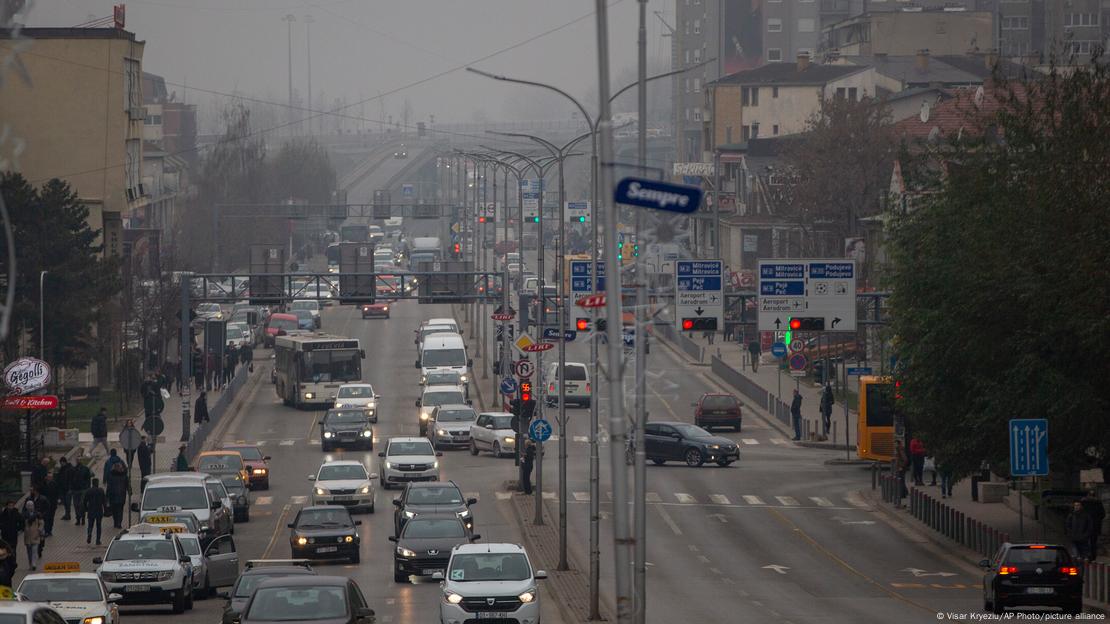 Trafik në Prishtinë dhe smog