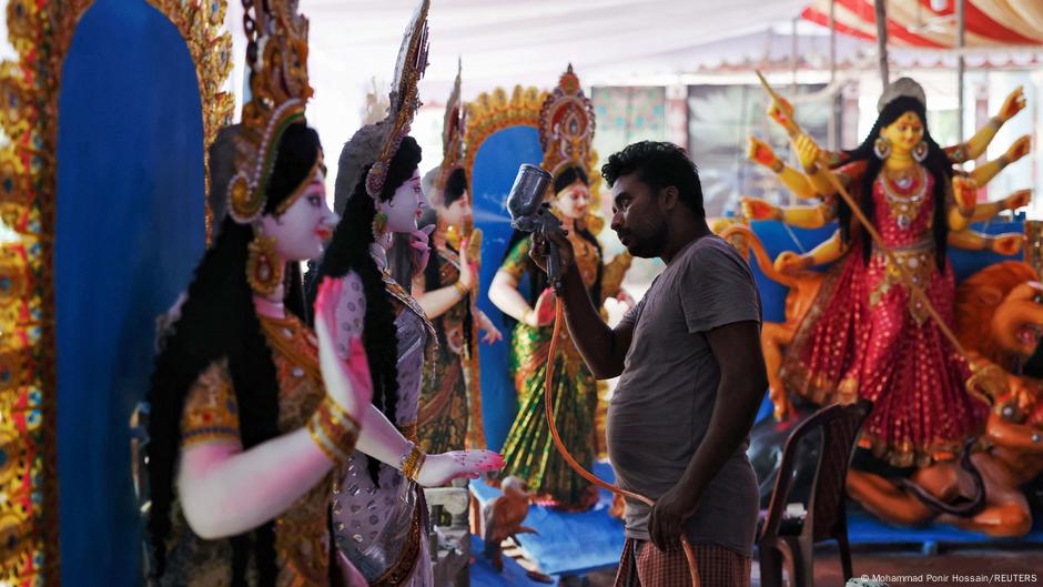 দক্ষিণ এশিয়া: পূজা আয়োজনে সন্তোষ, ‘অন্য কারণে’ আতঙ্ক