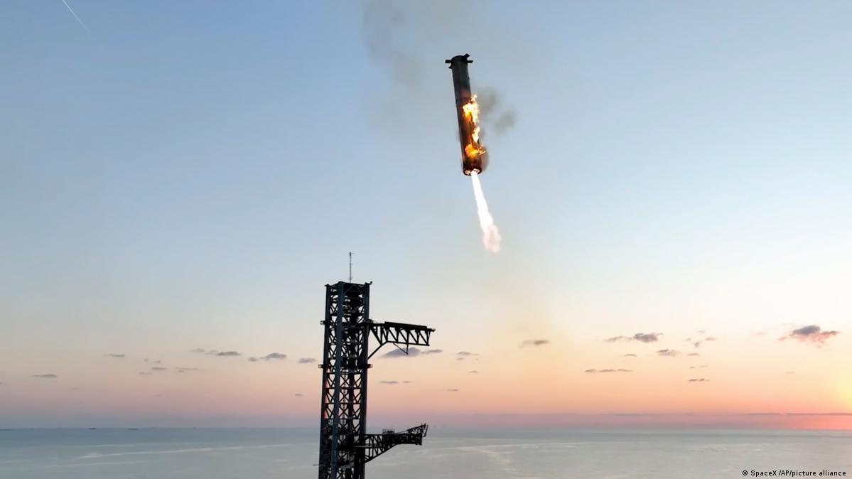 SpaceX catches rocket, search for life near Jupiter begins DW 10/18