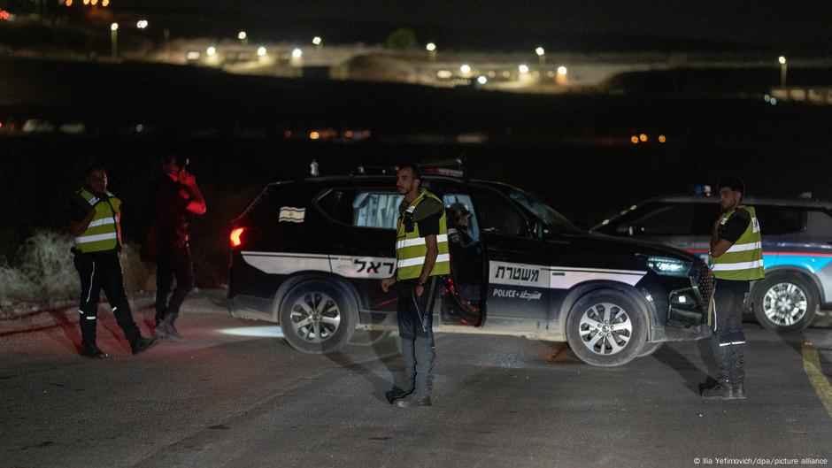 إسرائيل.. اعتراض مقذوفات من لبنان وحزب الله يستهدف قاعدة بحرية