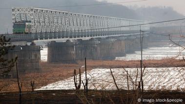 South Korea Fires Warning Shots After North Blows Up Roads – DW – 10/15 ...