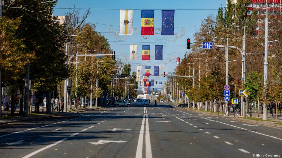 Moldova holds presidential vote, referendum on EU membership – DW – 10/20/2024