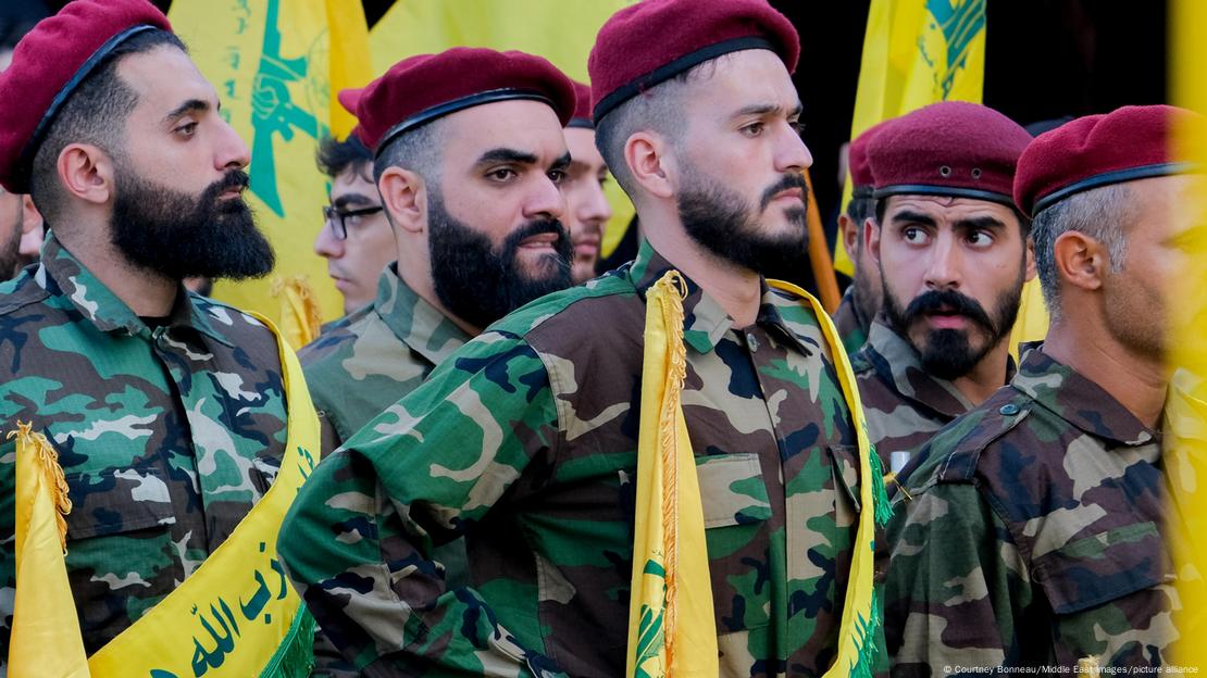 Soldados uniformizados da milícia libanesa Hezbollah