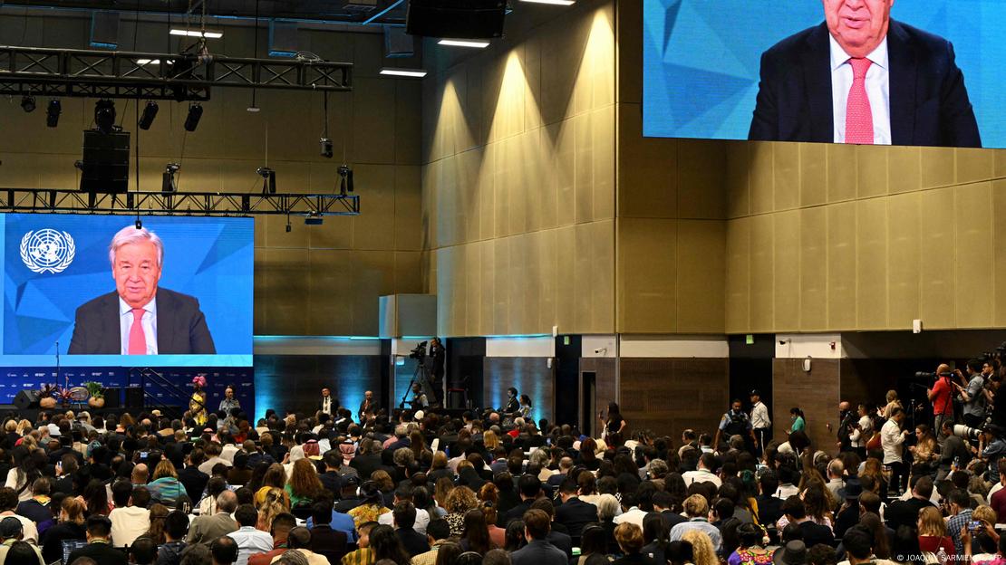 Foto de proyección del discurso de Antonio Guterres en la COP16. Foto de proyección del discurso de Antonio Guterres en la COP16.