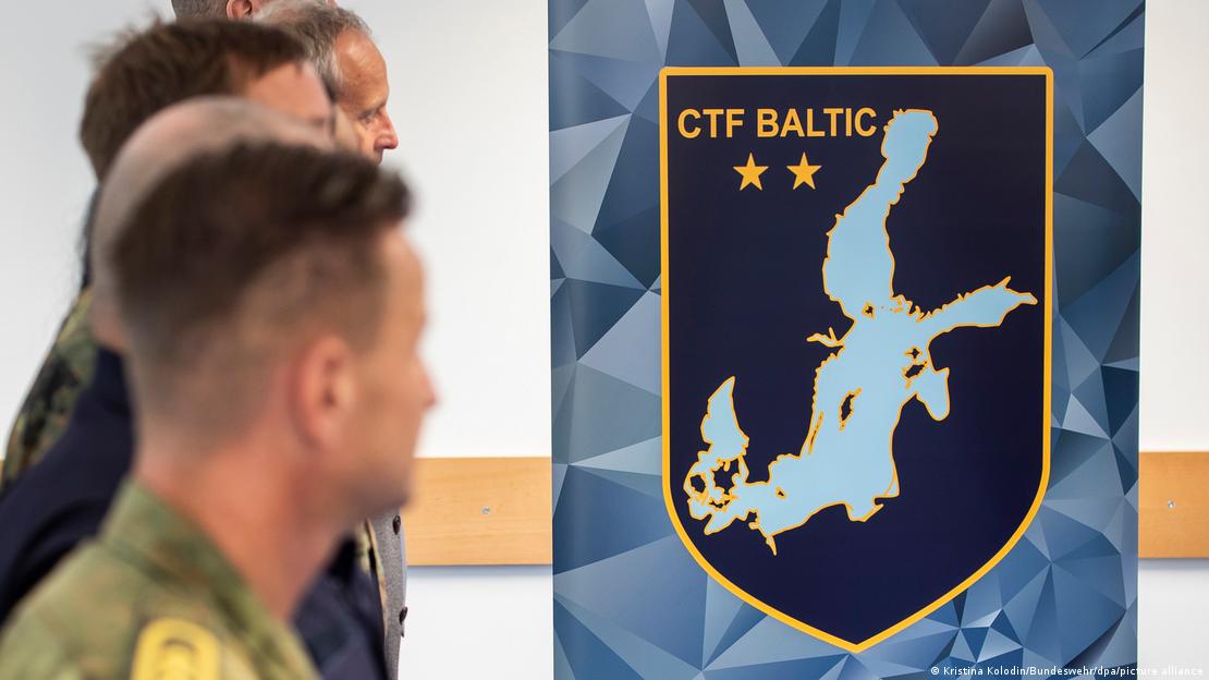 Soldados no quartel-general de Rostock