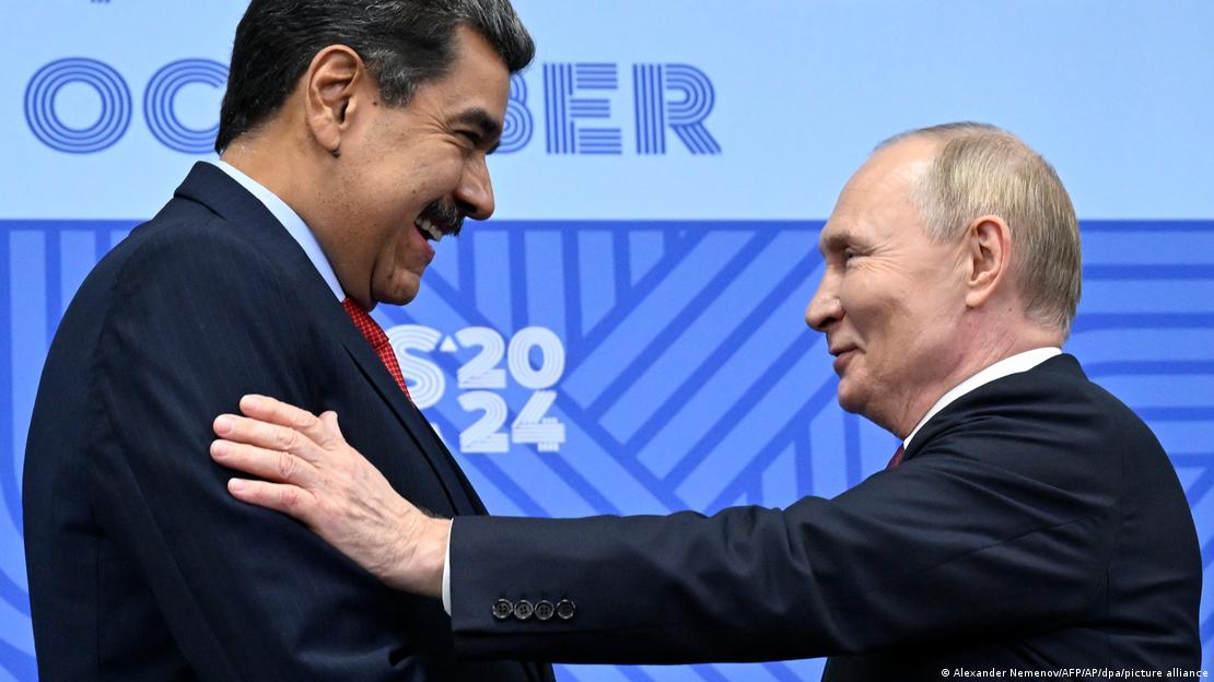 Maduro cumprimenta o presidente russo, Vladimir Putin, na cúpula do Brics em 2024