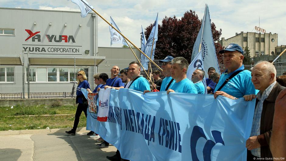 Protest radnika ispred fabriuke Jure u Leskovcu