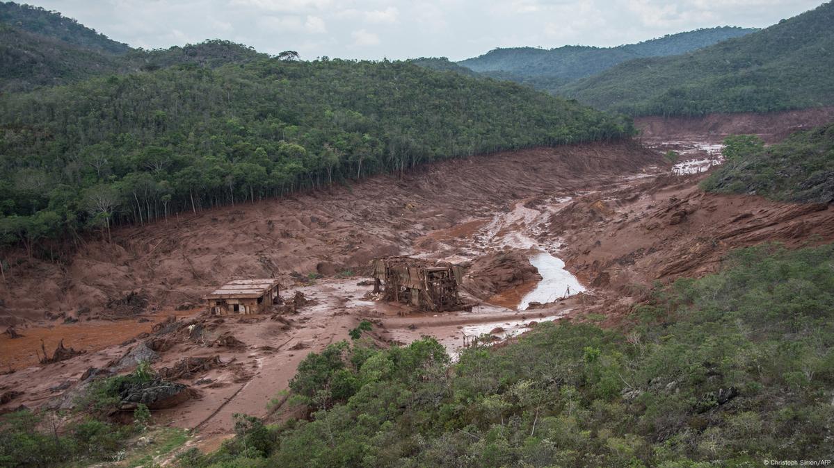 Brazil seals $23 billion from mining firms over dam collapse – DW – 10 ...