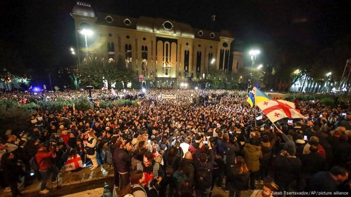 Milhares protestam na Geórgia contra resultado de eleição