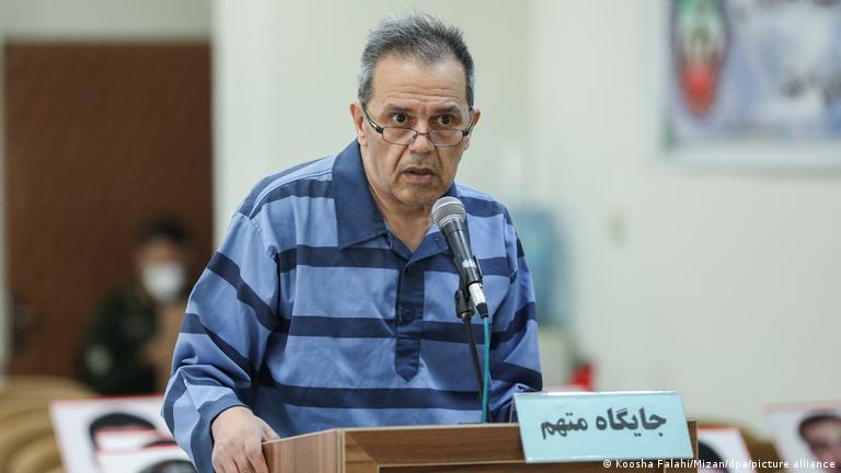 جمشید شارمهد، فعال سیاسی ایرانی - آلمانی در دادگاه جمشید شارمهد، فعال سیاسی ایرانی - آلمانی در دادگاه