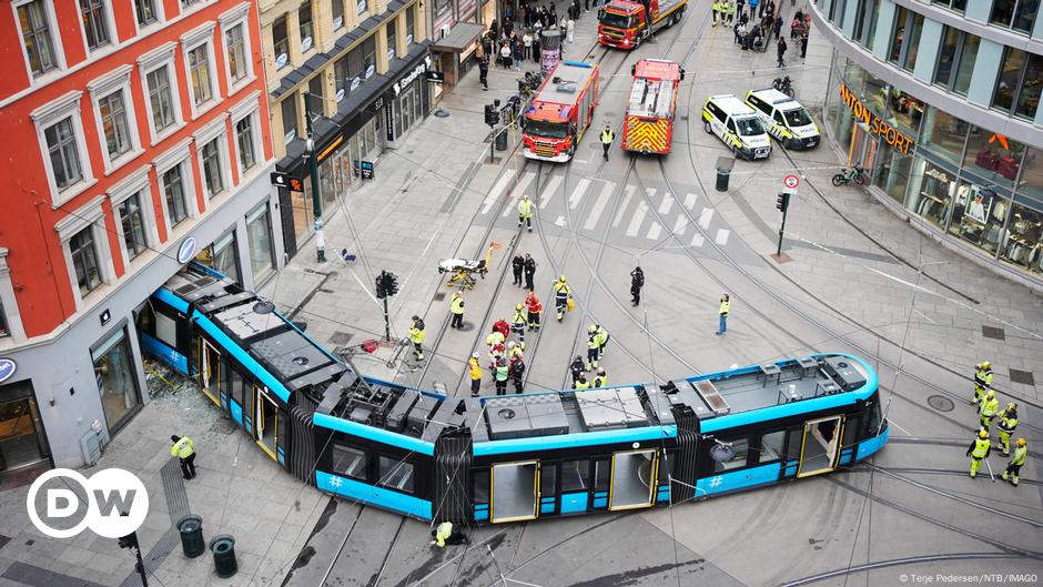 Norway: Tram derails, plows into Apple outlet in Oslo