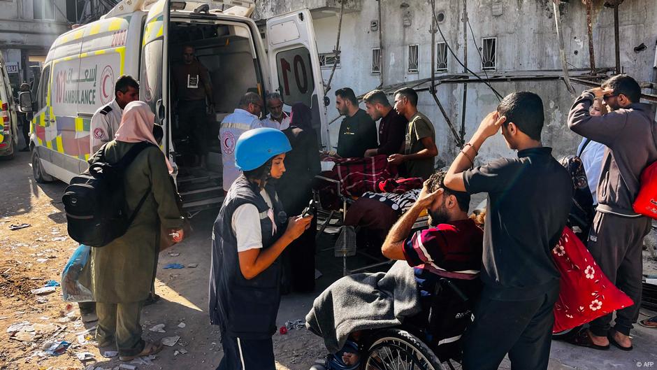 قصف مستشفى بغزة وقصف متبادل بين الجيش الإسرائيلي وحزب الله