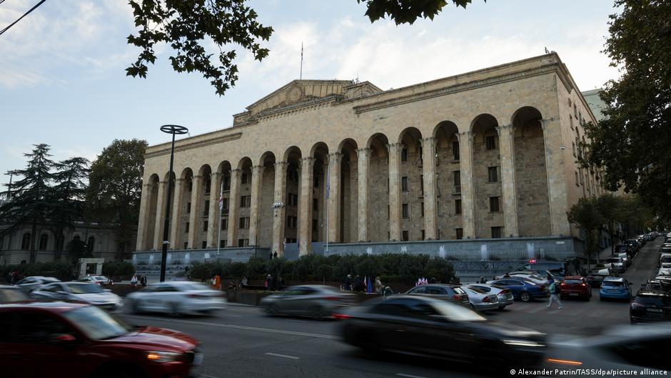Правляча партія Грузії хоче заборонити три опозиційні сили