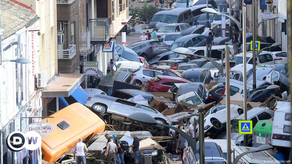 Spain: Rescuers seek survivors, bodies, after floods