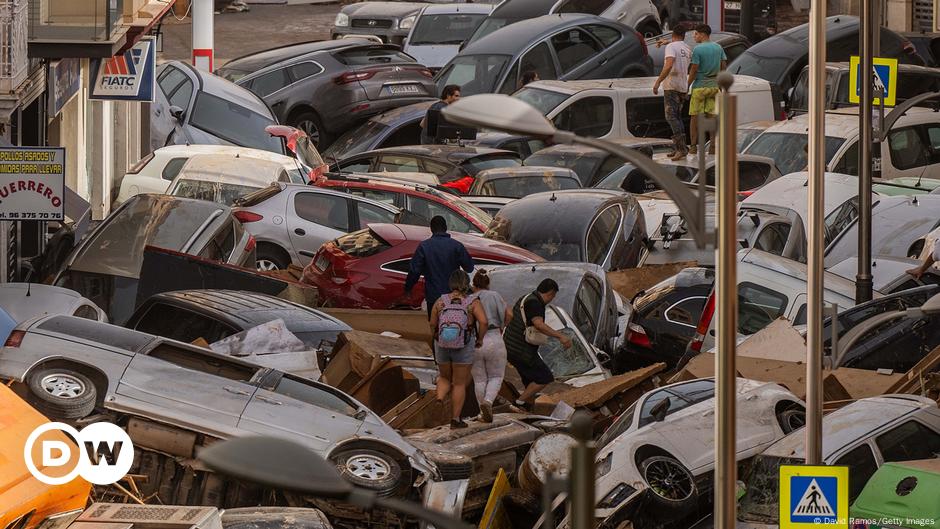 Flash floods in Spain leave dozens dead DW 10/31/2024