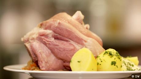 Bis heute beliebt und gern gegessen: Das Eisbein ist eines der ältesten Berliner Gerichte.