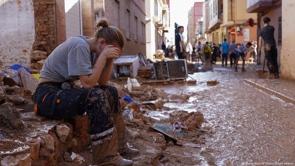 Timing of Spain flood alert under scrutiny – DW – 11/01/2024