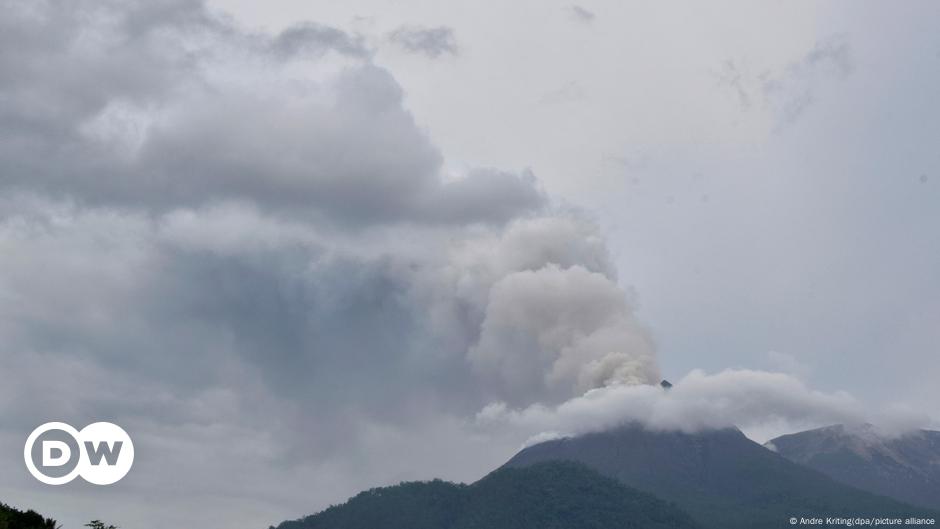 Indonesia: Volcano eruption kills several – DW – 11/04/2024